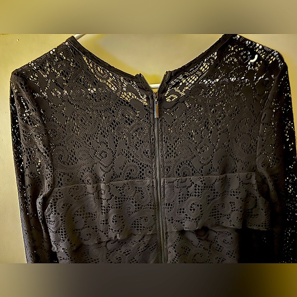 Laundry by Shelli Segal, lace black dress, worn once. Size 8. - Picture 2 of 7